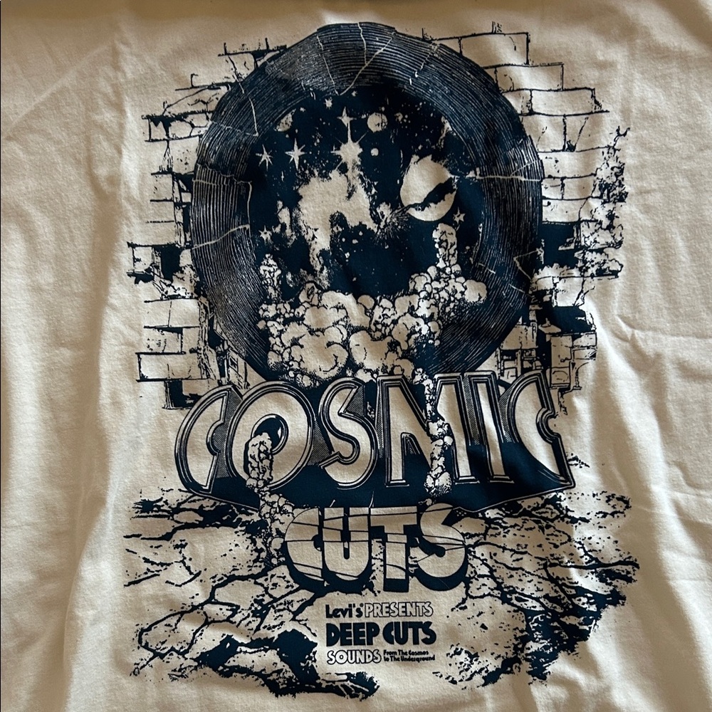 Levi's White Cosmic Graphic T-Shirt - Picture 4 of 4